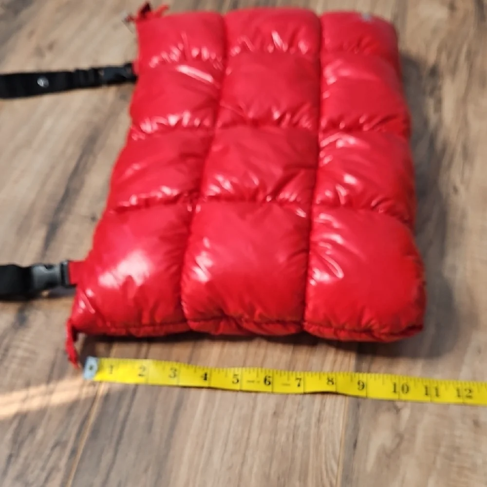 ISkin Summit 15 Q.West Vibrant Red Quilted Puffer Laptop Bag